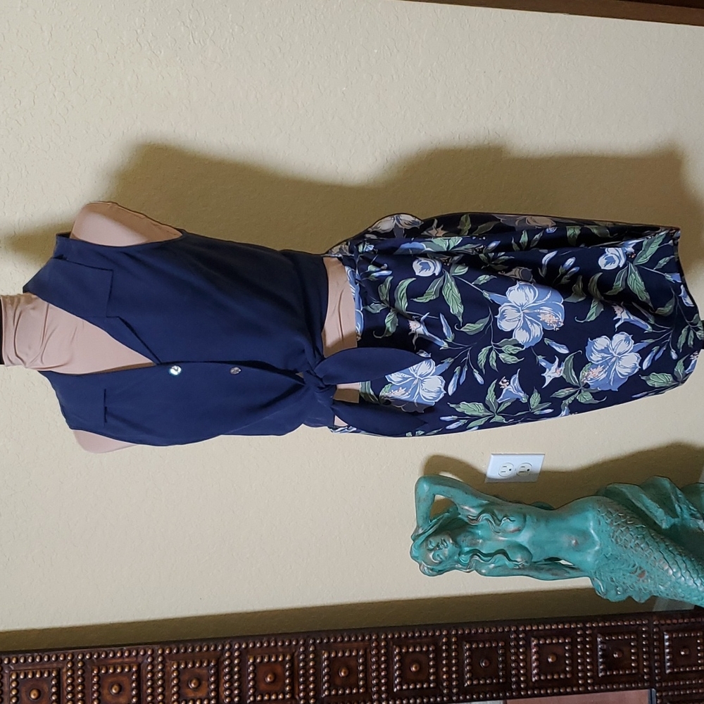 TOMMY BAHAMA TOP & SKIRT